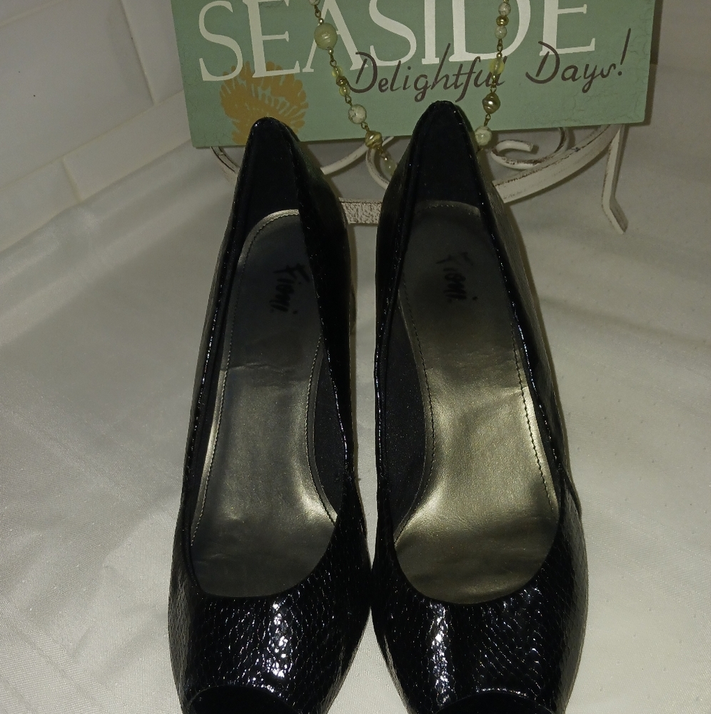 Fioni Black Patent leather Peep toe Heels. Size 8W